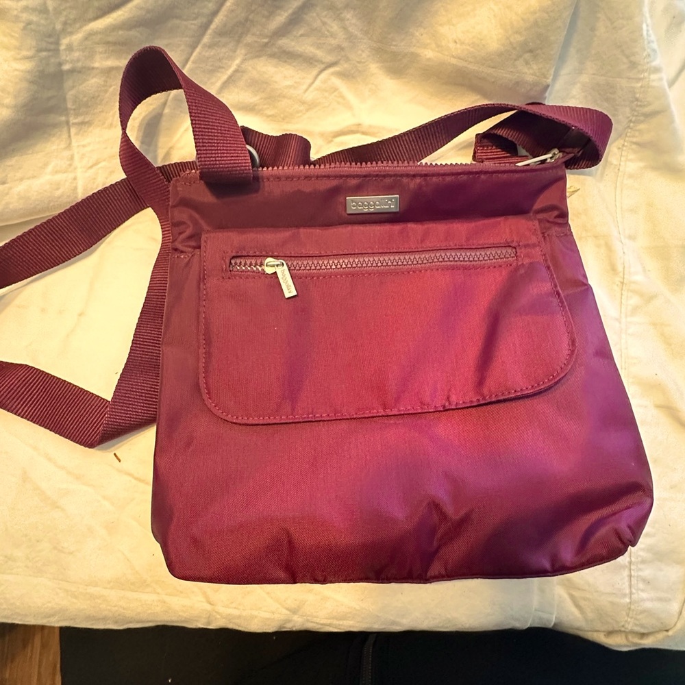 Baggallini red classic‎ cross body bag